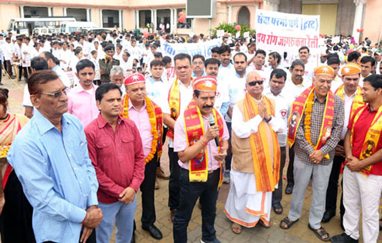 The immense enthusiasm shown by the city dwellers at the heart disease awareness rally The immense enthusiasm shown by the city dwellers at the heart disease awareness rally
