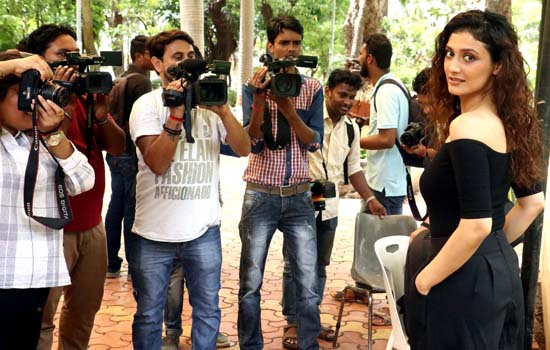 Ragini Khanna clicked for Gurgaon at Bandra Ragini Khanna clicked for Gurgaon at Bandra