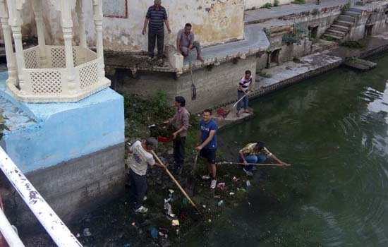 On Sunday to remove the floating waste and aquatic weeds from the lakes