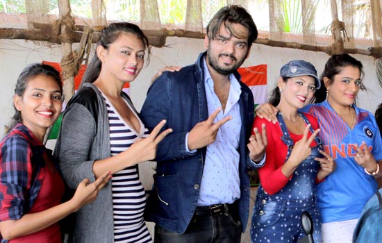 Celebs came to support Indian Women cricket Team Celebs came to support Indian Women cricket Team