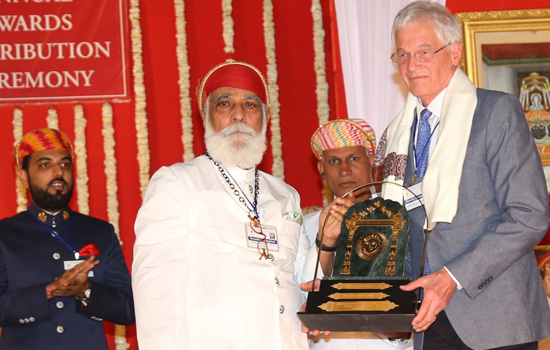 “Manek Chowk Echoed in the Honour of Wisdom” “Manek Chowk Echoed in the Honour of Wisdom”
