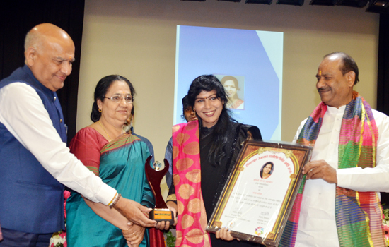 Deendayal Upadhyaya Excellence Women Award to Vandana Agrawal Deendayal Upadhyaya Excellence Women Award to Vandana Agrawal