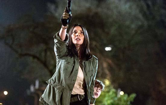  The Predator – Olivia Munn, Casey Bracket