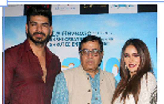 Riya Deepsi, Sunil Pal at premier of Bhaagte Raho