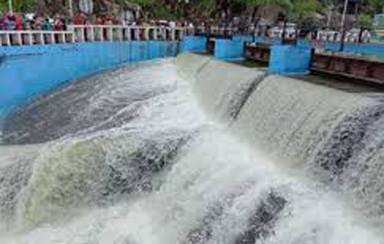 Fateh Sagar lake overflows after two years