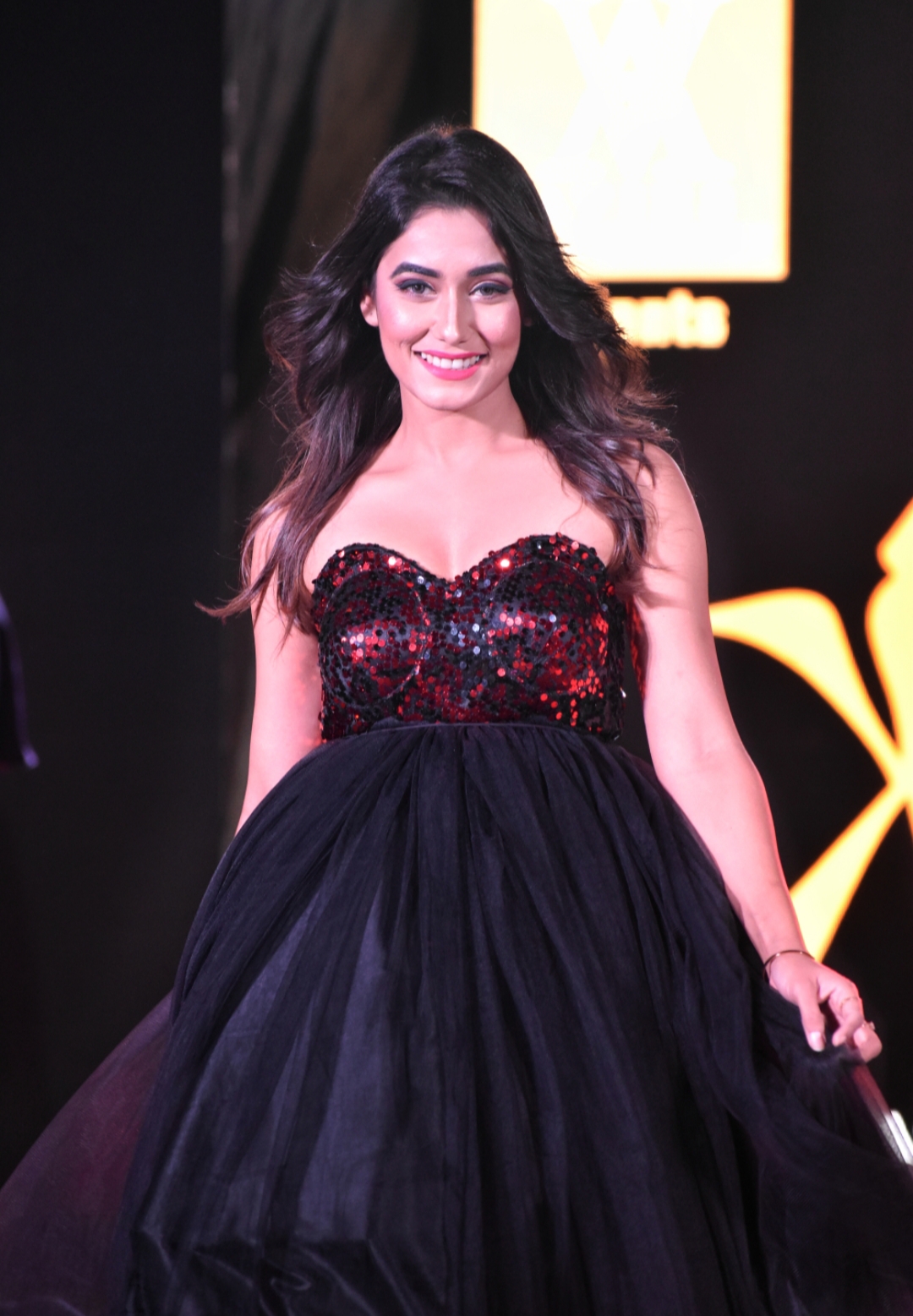 Glittering fashion stars on the ramp