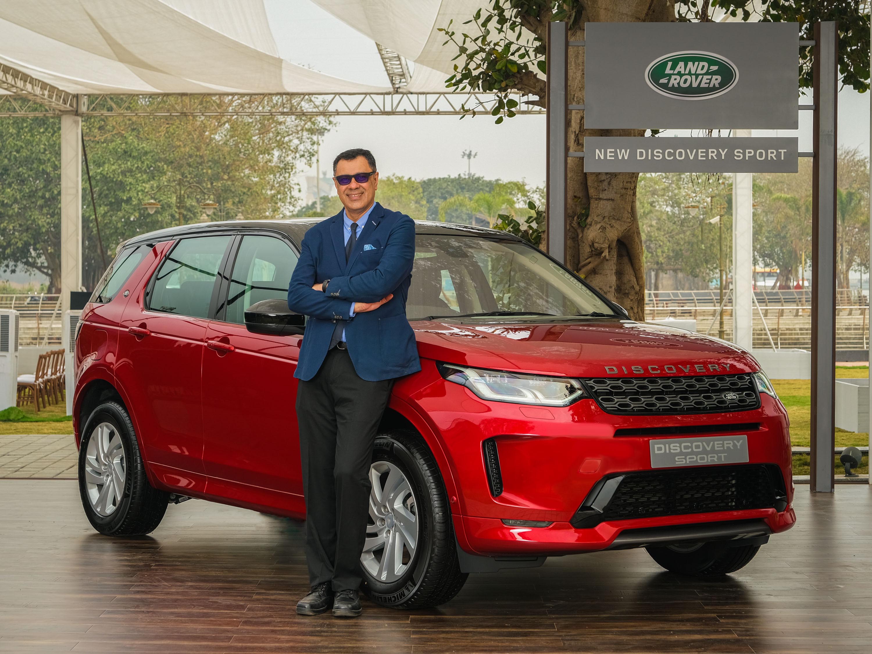 LAND ROVER ENHANCES THE NEW DISCOVERY SPORT  WITH ADDED REFINEMENT AND VERSATILITY
