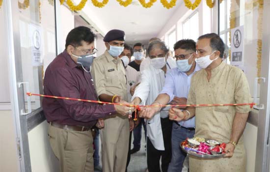 The district collector inaugurates the Molecular Lab