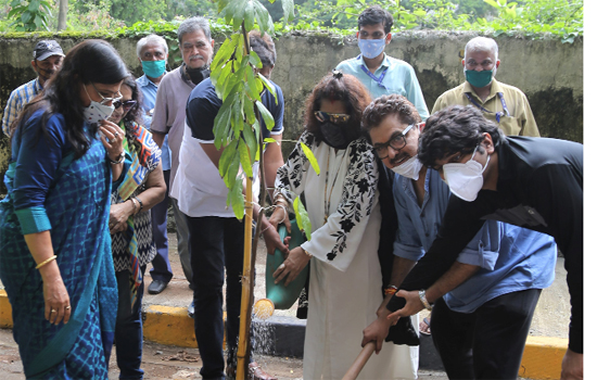 Bappi Lahiri, Chitrani Lahiri, Sudha Singh & Ashoke Pandit adopt a tree in the name of BMC’s ‘Be A Tree Parent’ MEGA Vriksha Campaign