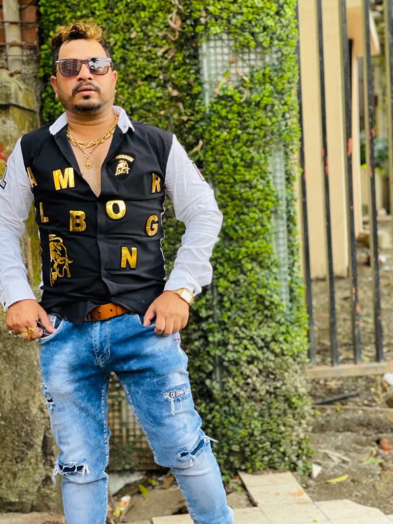 Munna Dubey made a separate identity in the world of Hindi and Bhojpuri music