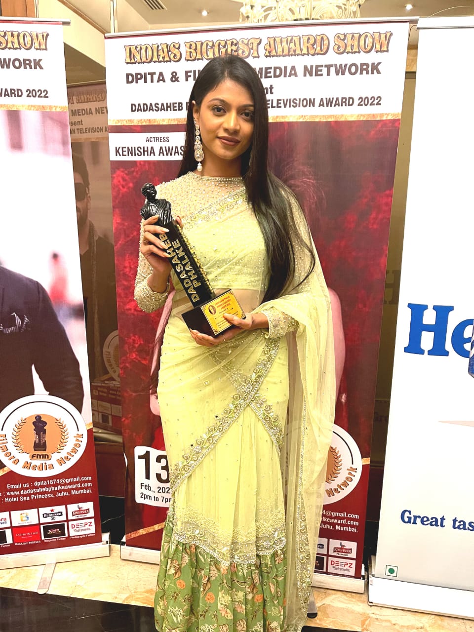 Actress Nikita Ghag conferred the prestigious Dadasaheb Phalke Award for animal rights advocacy BollywoodNews :: Actress Nikita Ghag conferred the prestigious Dadasaheb Phalke Award for animal rights advocacy BollywoodNews ::