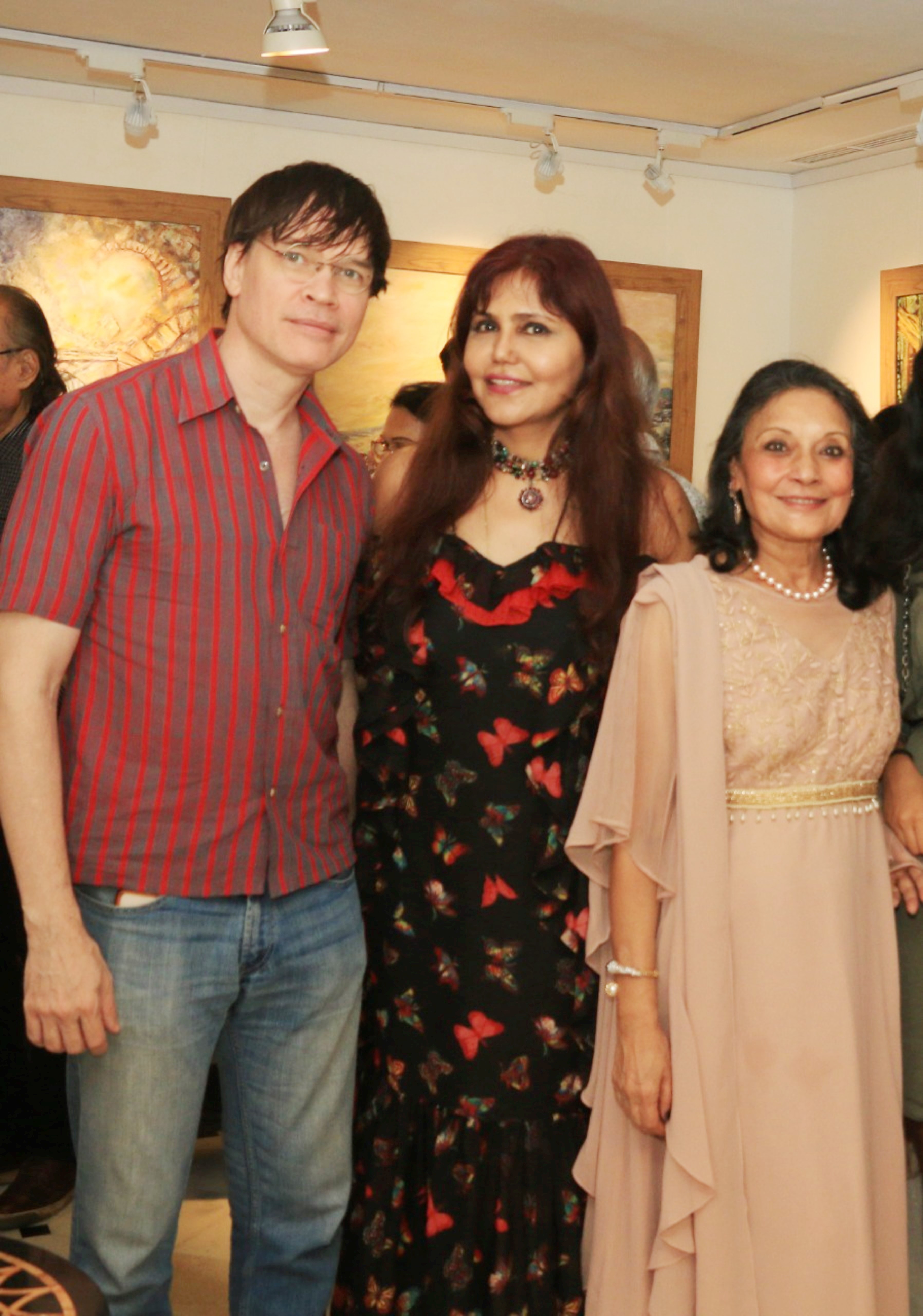 Mumbai throngs Nisha JamVwal’s Art Fiesta  ‘Meanderings’ by Lata Balakrishna