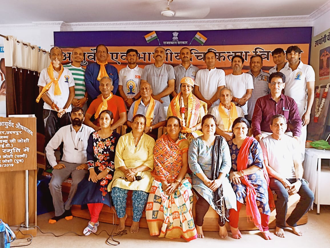 "Dr Shubha Kothari honored  with Vedic Mantras"