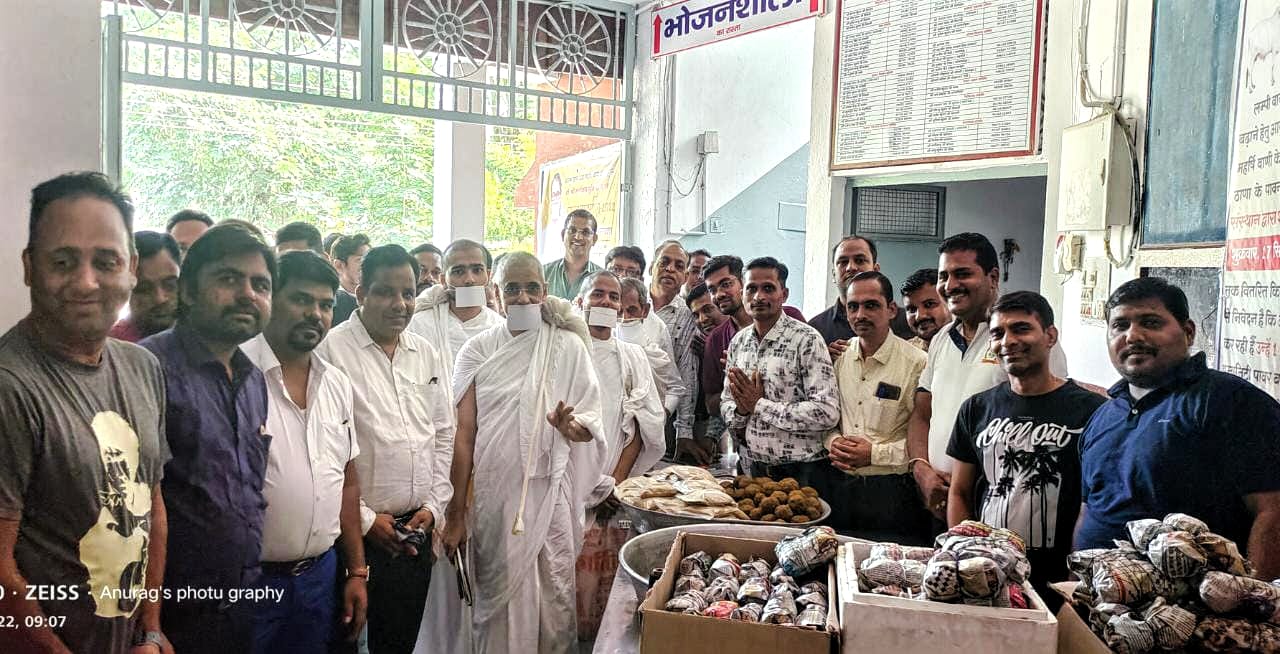 Mahavir Yuvak Mandal Seva Sansthan initiated 4000 medicinal laddus