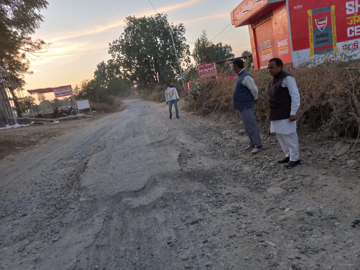 Pandya inspected the renovation work of the Jaisamand-Sarada road