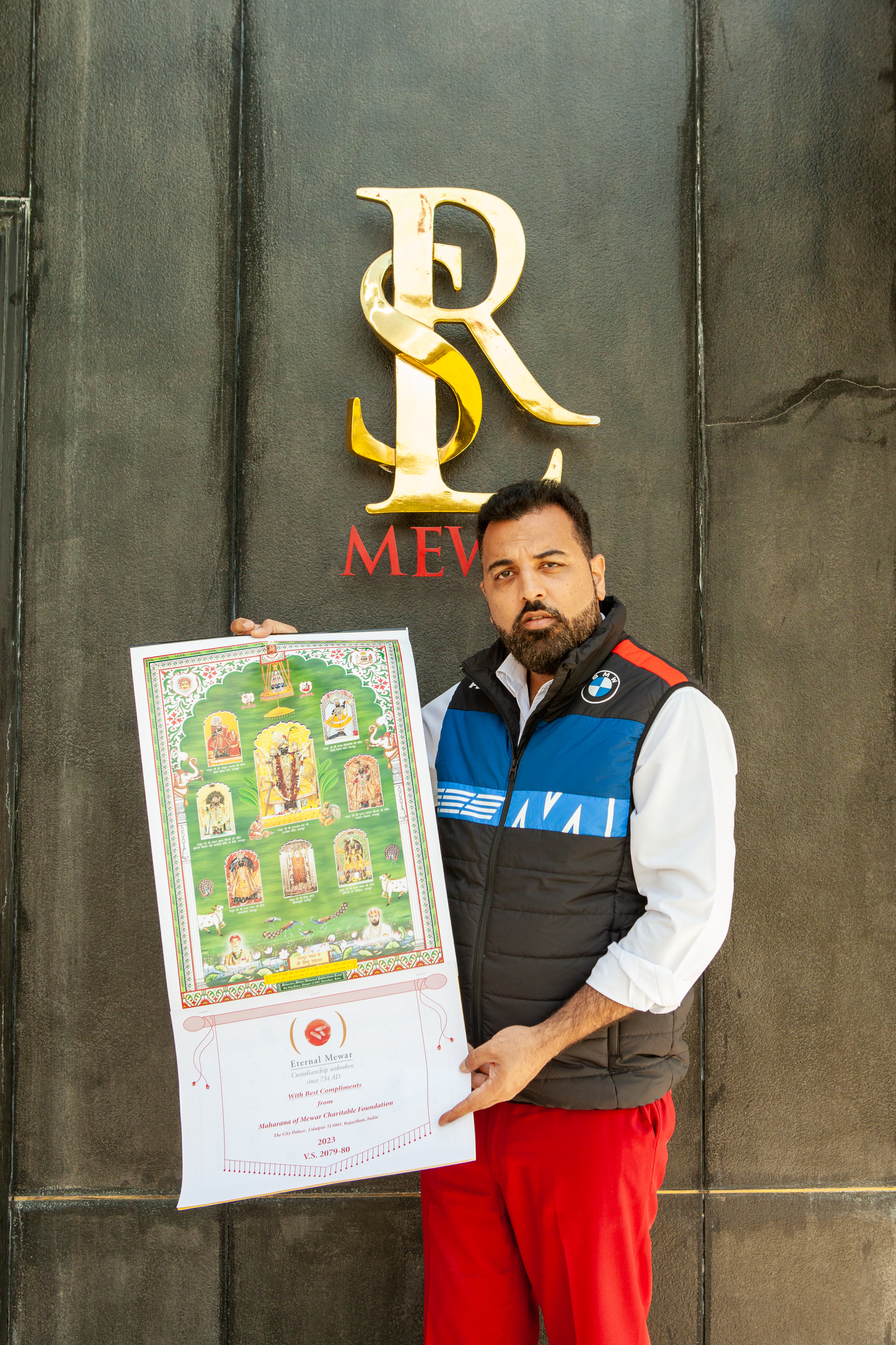 Lakshyaraj Singh Mewar released the annual calendar of 'Shri Vishnu Devalaya' of Udaipur 'Mewar.'