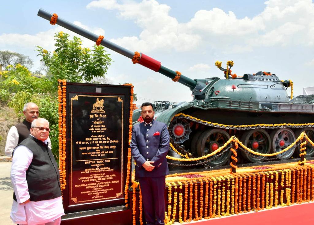 The Governor unveiled the battle tank T-55 at the Pratap Memorial site