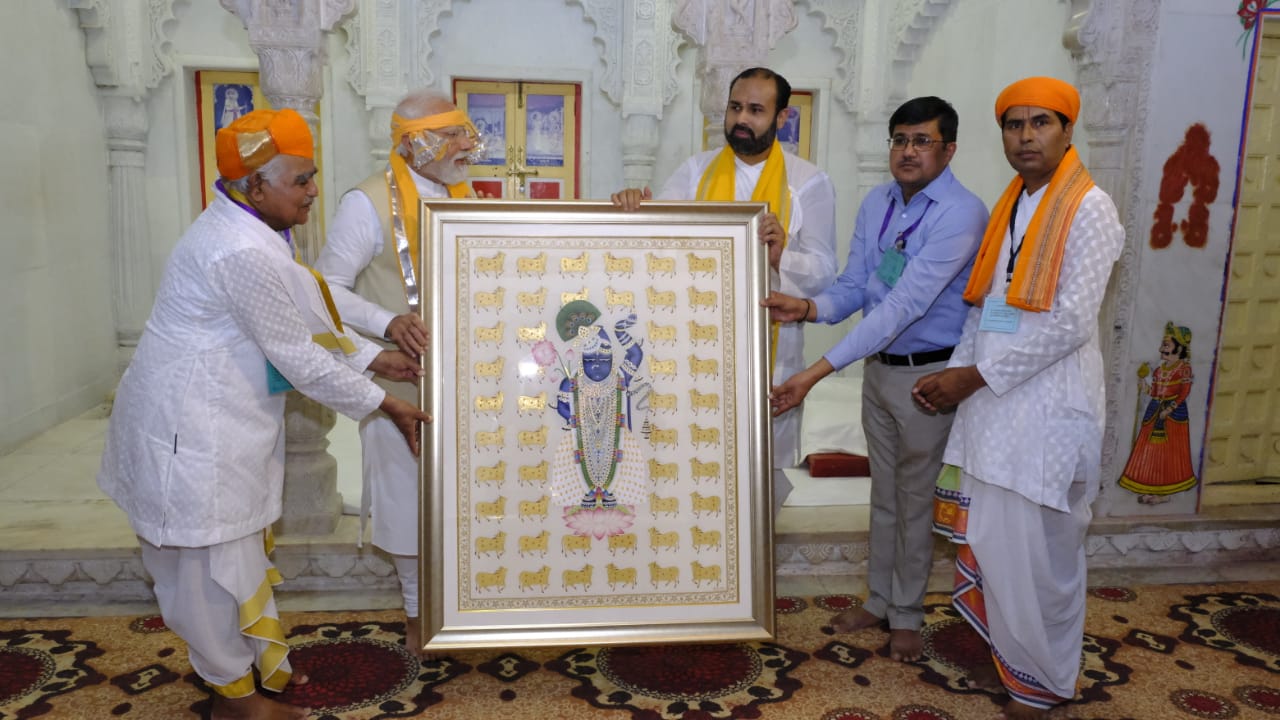 Prime Minister Shri Narendra Modi had darshan of Shrinathji with Shri Vishal Bawa