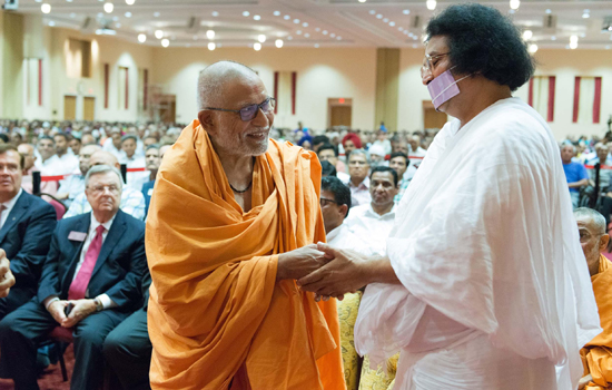 Acharya Lokesh pays tribute to Pramukh Swamy Ji in Atlanta