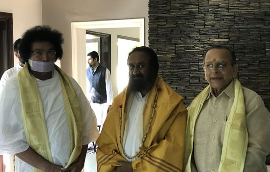 Sri Sri Ravi Shankar and Acharya Lokesh Muni discussed World Peace