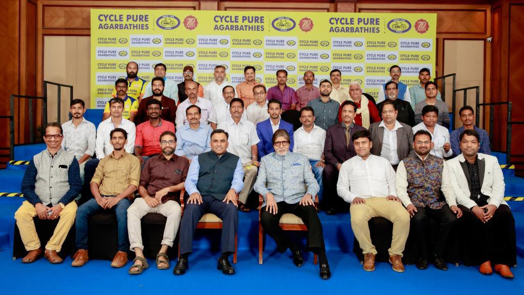 Retailers Meet and Greet Amitabh Bachchan with Cycle Pure Agarbathies