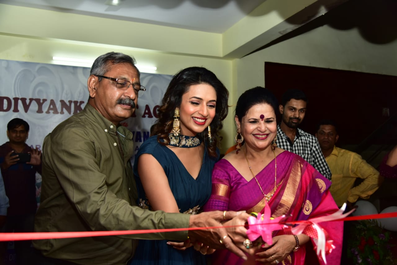 Divyanka Inaugurates Art Academy 