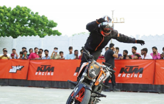 KTM Organises a spectacular Stunt show in Bhilwara